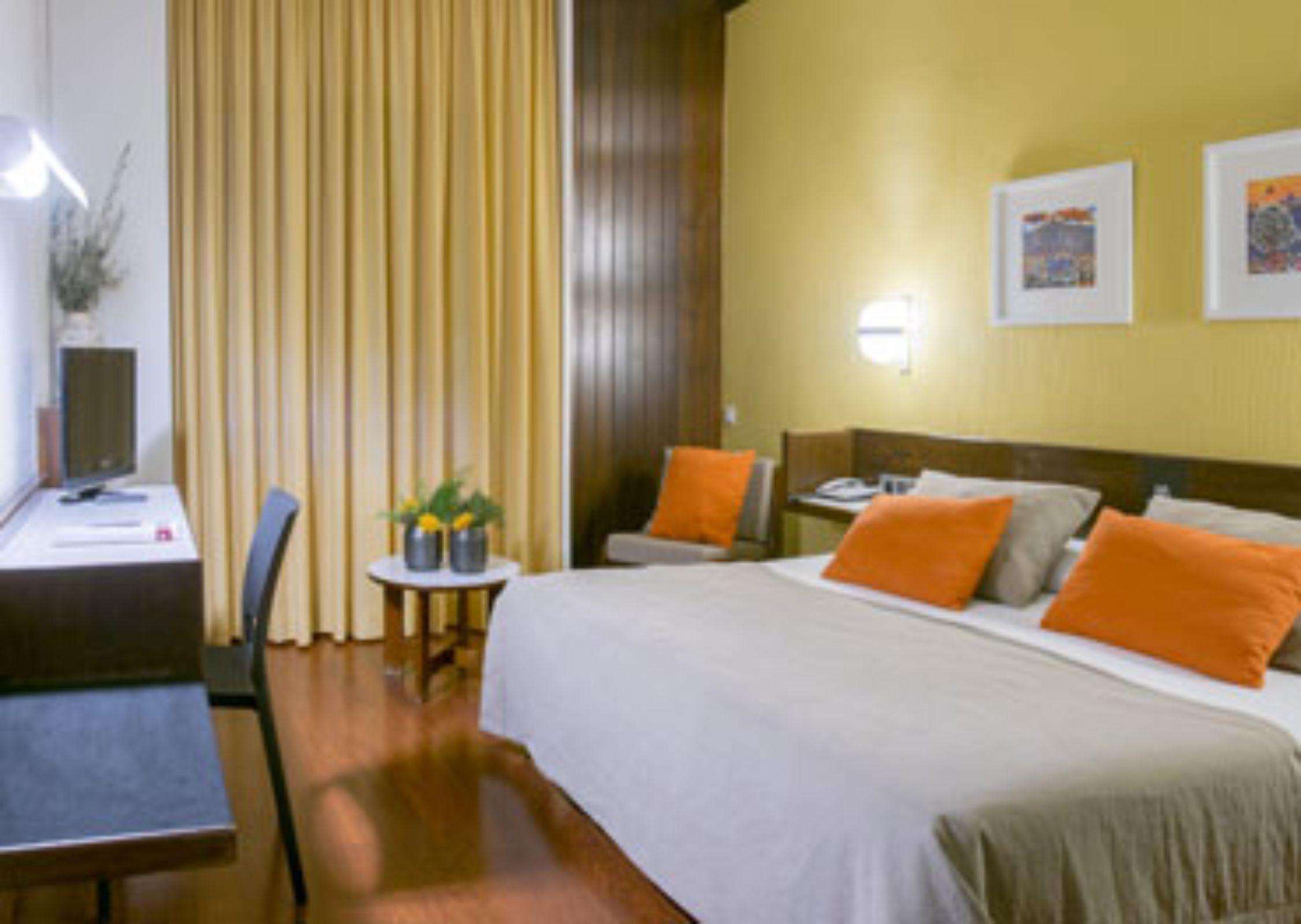 Hotel America Игуалада Экстерьер фото