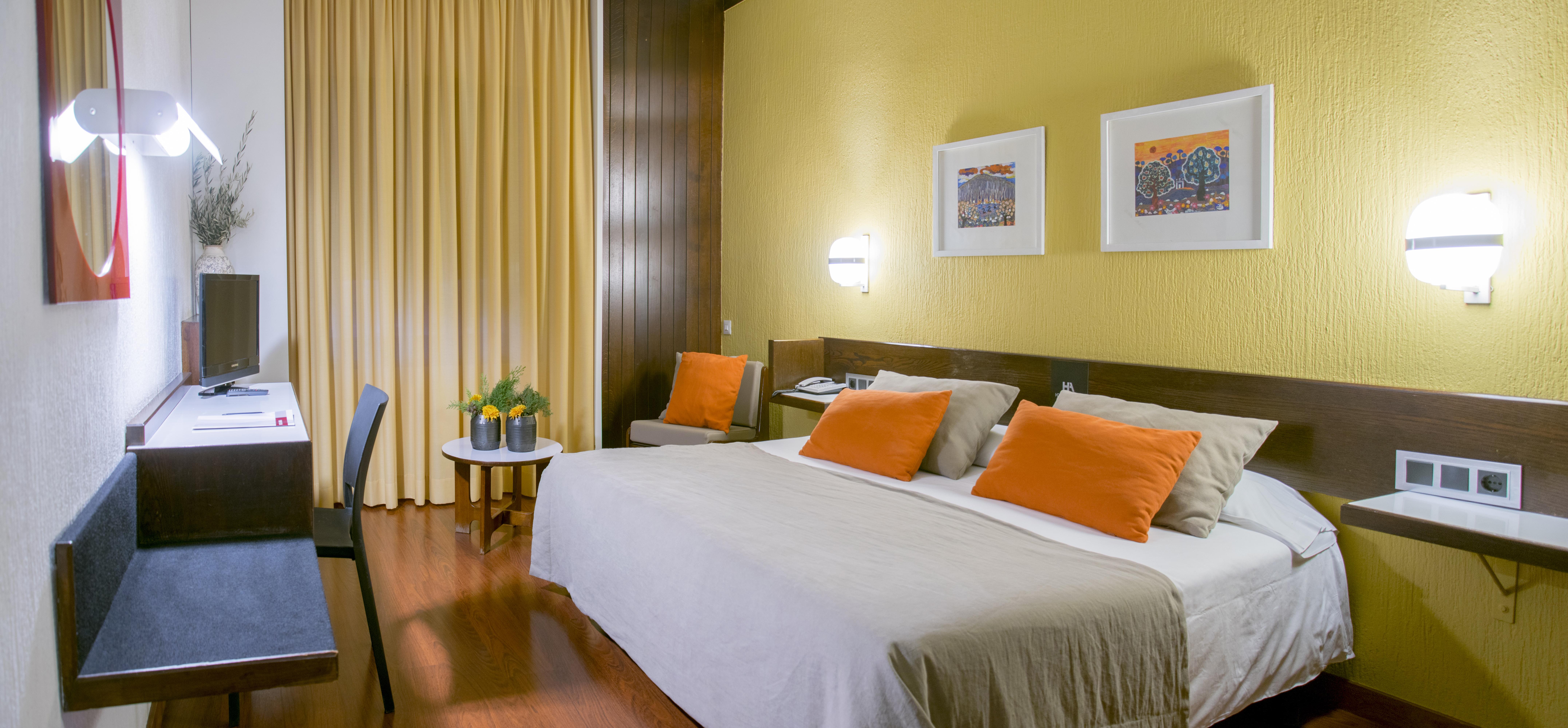 Hotel America Игуалада Экстерьер фото